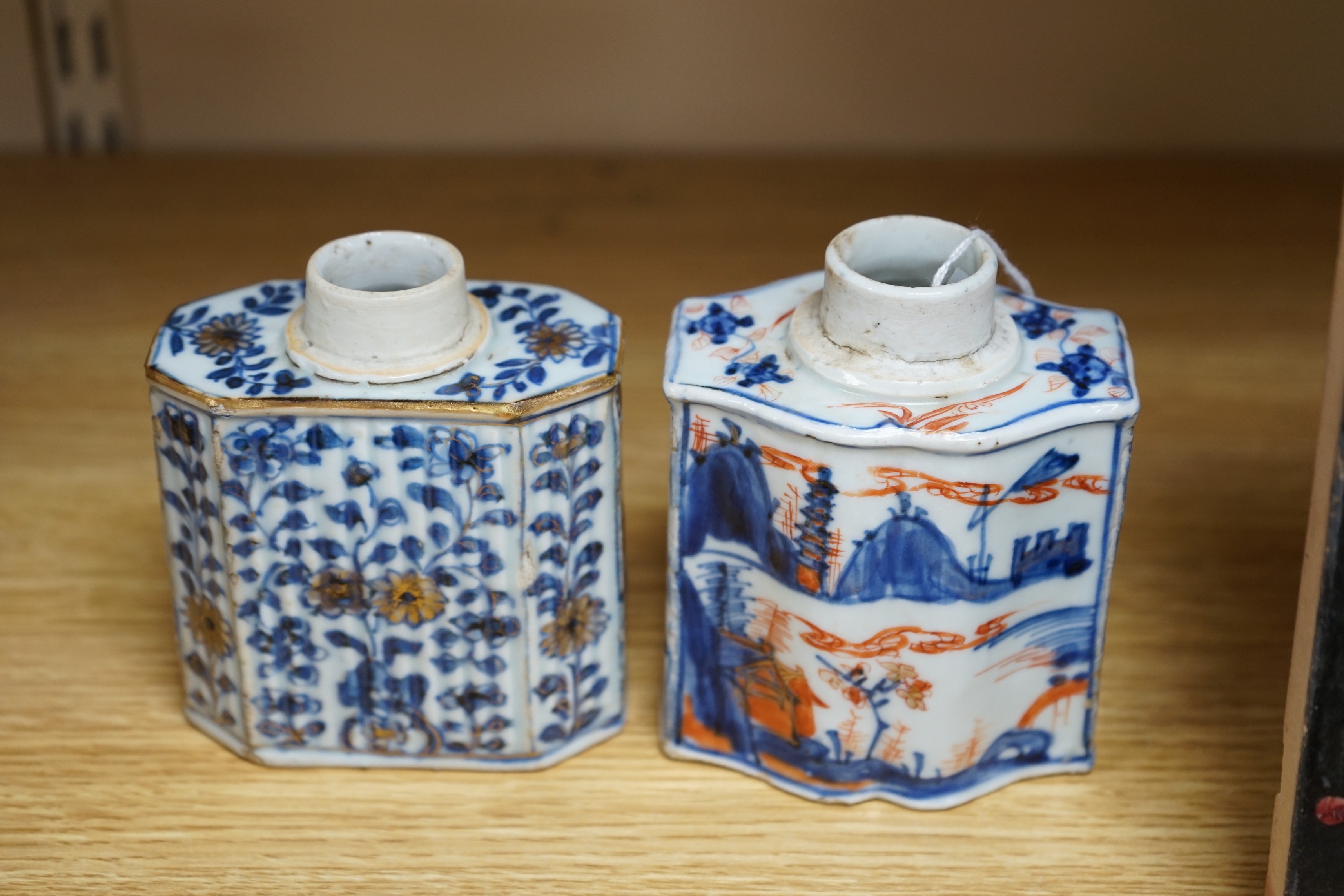 Two 18th century Chinese export porcelain tea cannisters, 10 cms high